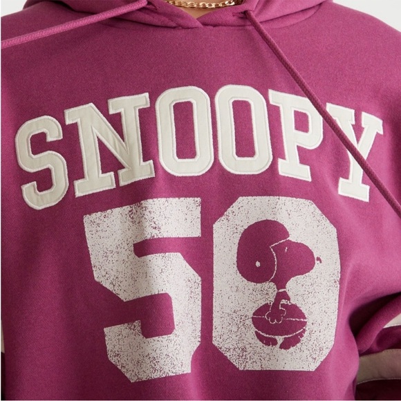 Peanuts Snoopy Varsity Cropped Hoodie Sweatshirt NWT Large - Picture 3 of 6